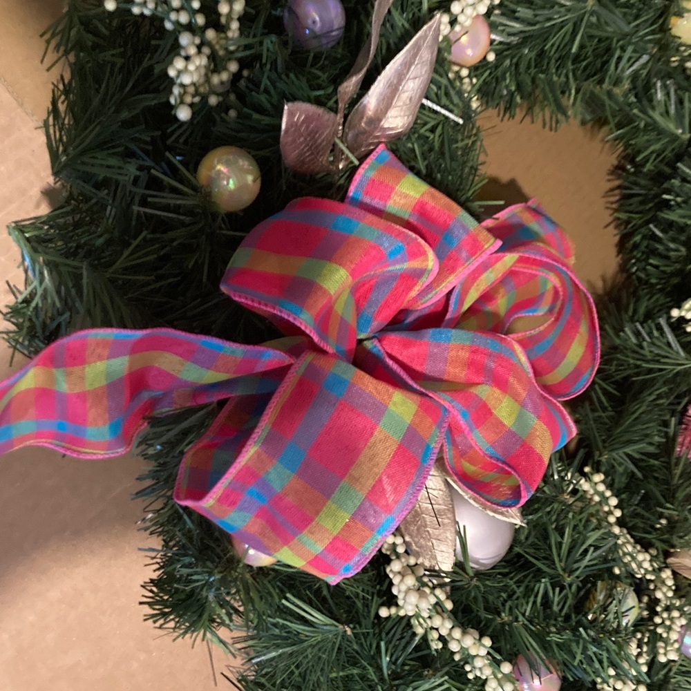 🎄Fuchsia Bottle Tree Holiday Wreath - Picture 2 of 5